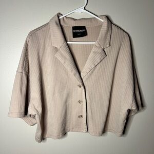 Kittenish size S button down cropped women’s cream color short sleeve shirt